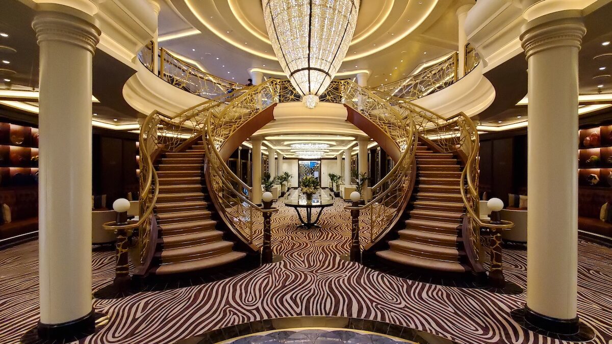 is regent seven seas a luxury cruise line